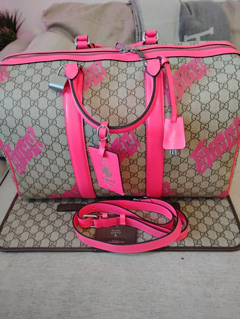 Gucci GG Supreme Pink Print Duffle Bag