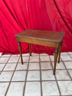 Vintage Wood Lift-Top Storage Table with Turned Legs