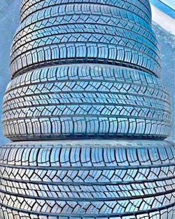 235/65/18 Michelin Tires com 80% de vids las