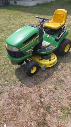 John Deere Riding Mower READY TO CUT Just serviced