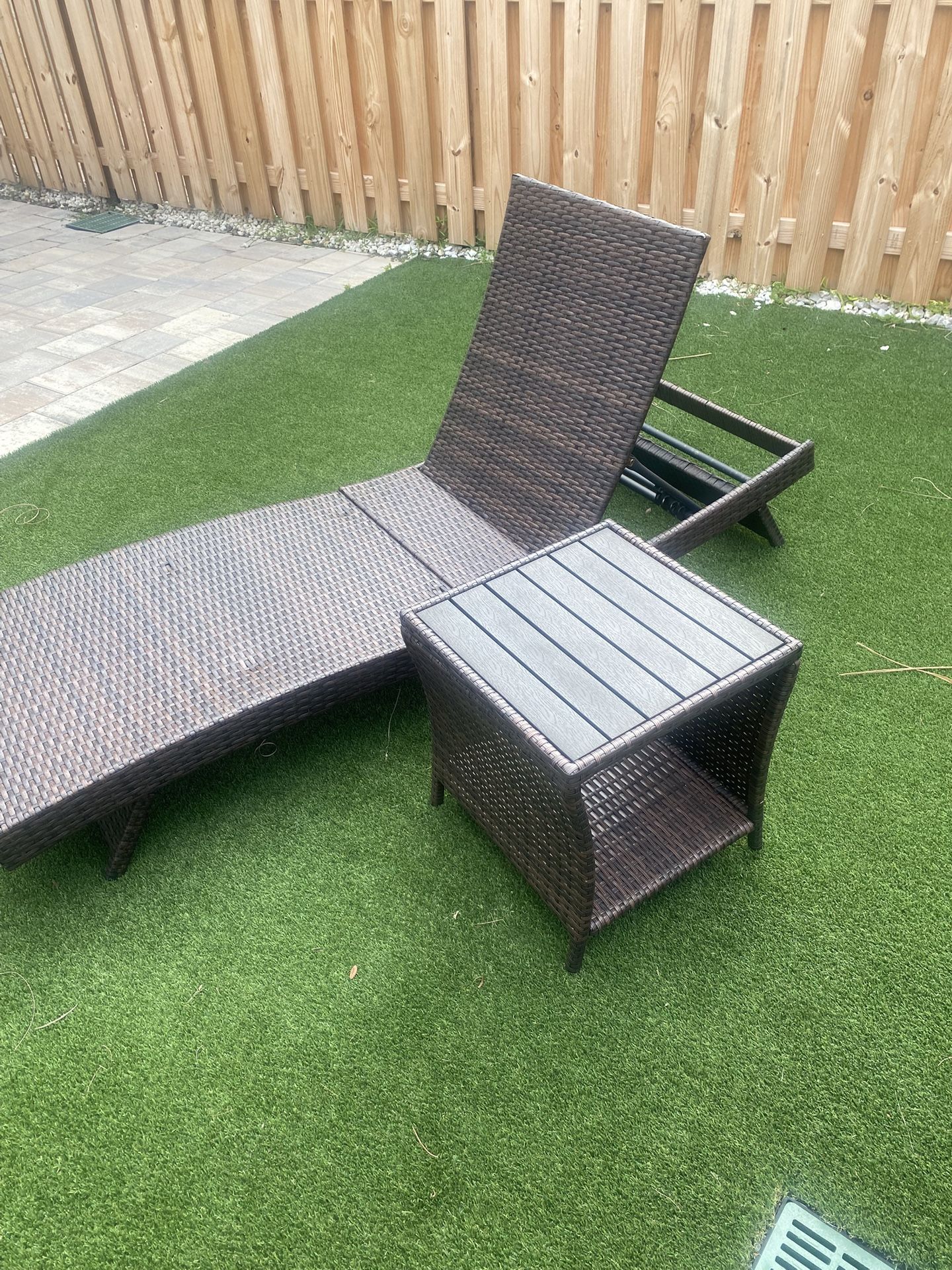 Outdoor Lounge Chair & Table