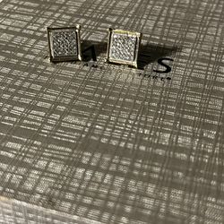 10k Diamond Stud Earrings