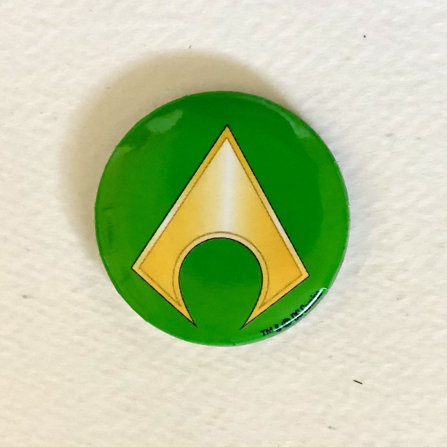 SDCC Aquaman Pin Comic Con 2018 Green & Gold Belt Logo DC Comics