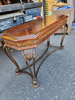 Sofa table and coffee table in Good Condition