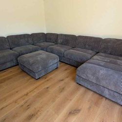 New 7 Piece Modular Sectional Couch! Includes Free Delivery 🚚!