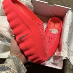 Nike Mind 001 Slide Solar Red