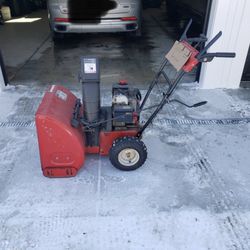 Yard Machine Snow Blower 5.5 HP Tecumseh Engine