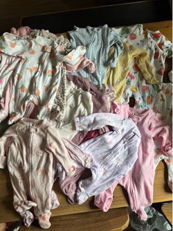 Baby girl baby clothes lot newborn/0-3 23 pieces