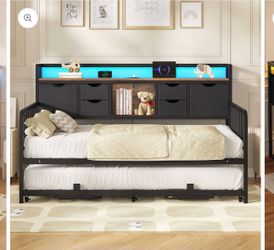 !!Brand new!! black, twin day bed