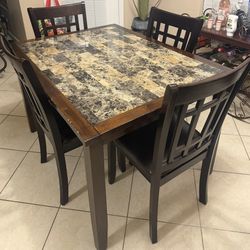 Dining Room Table W/ 4 Leather Seat Chairs