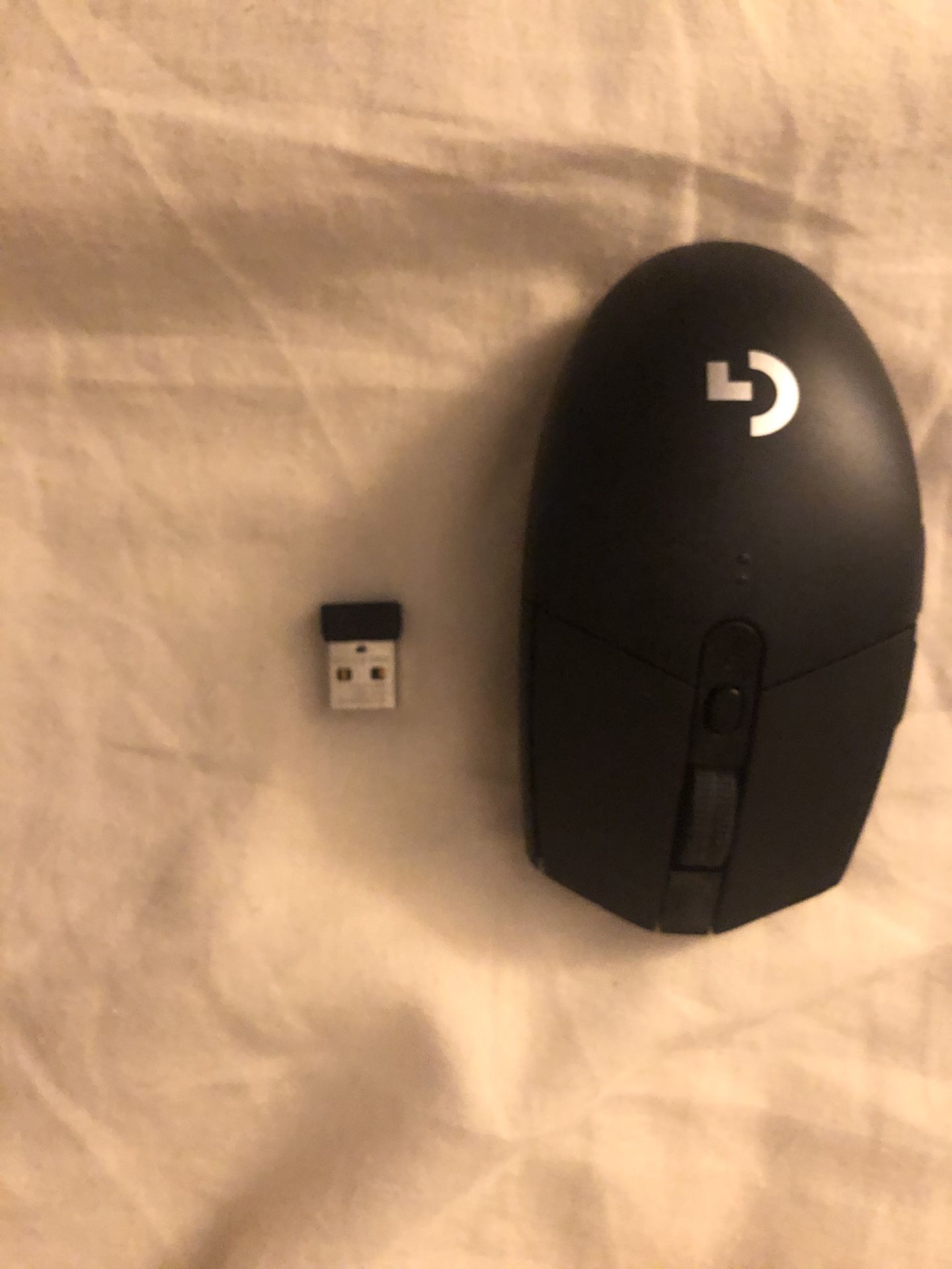 G305 wireless mouse (great condition)