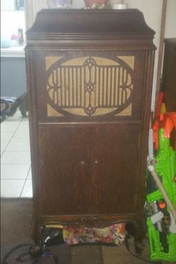 Victrola record player Antique