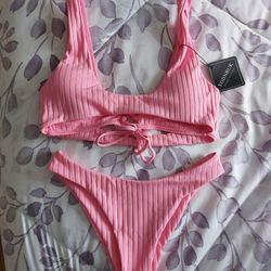 NEW PINK 🩷 BATHING SUIT SIZE 8. SEE PHOTOS.  CASH PICKUP ONLY 