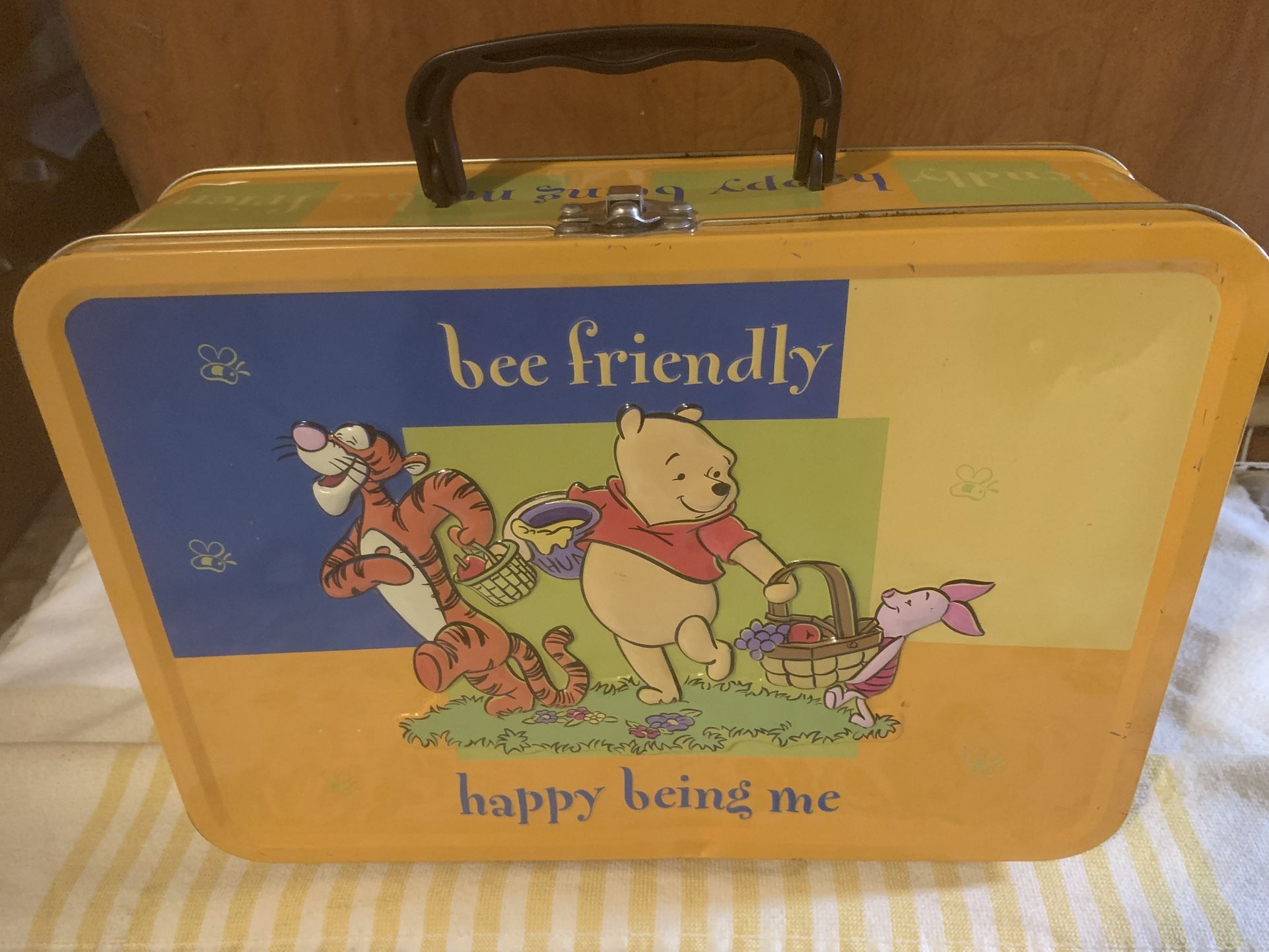 🧸Vintage Tin Box 🍯