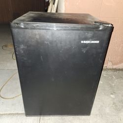 Black And Decker Mini Ref Singal Door Black