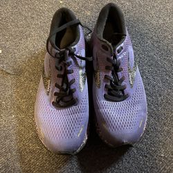 Brooks size 9.5