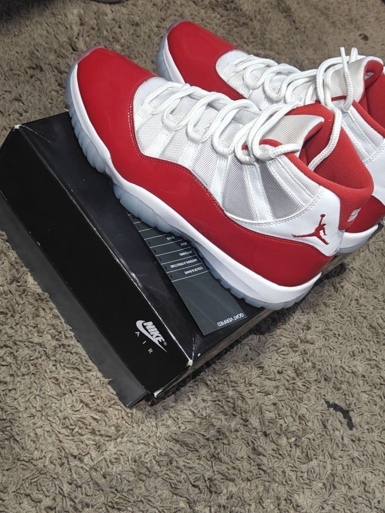 Cherry red 11 Retro  & Accessories