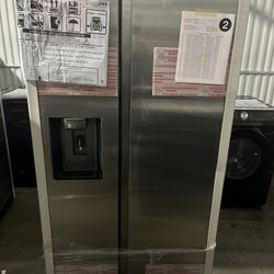Samsung BRAND NEW Side By Side Refrigerator (Missing Ice maker Piece Shown In Pic) 