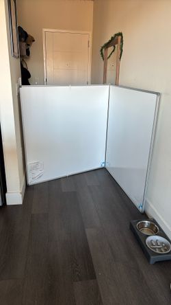 Foldable dry erase board