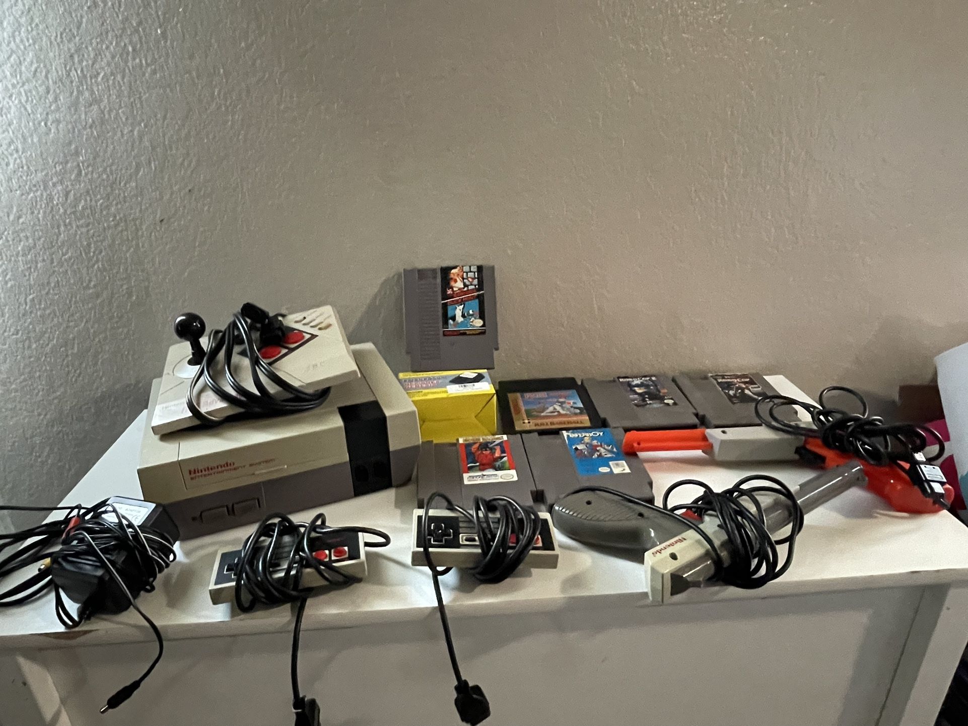 Nintendo NES Console Bundle w/ Zapper Gun, 2 Controllers & 8 Games