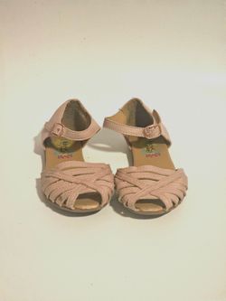 Kids Rachel Shoes pink ballet flats with criss-cross straps #balletflats #kiddie