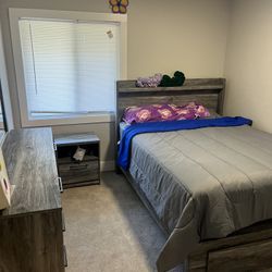 Queen Bedroom Set