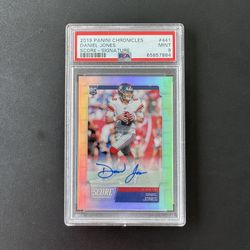 2019 Chronicles Daniel Jones Score Update Rookies Signatures RC Auto #/75 PSA 9