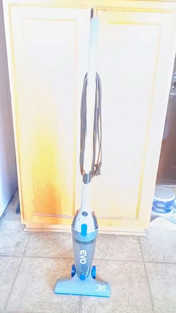EVO Jet Lightweight Vacuum Cleaner