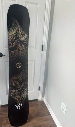 Jones snowboard