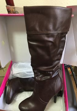 8.5 Brown high heel boots