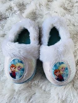 Adorable Frozen cotton shoes size 7/8