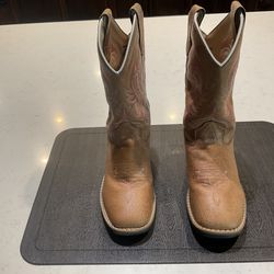 Girls cowboy boots  size 1