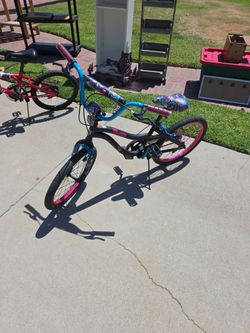 Girls Monster High bicycle