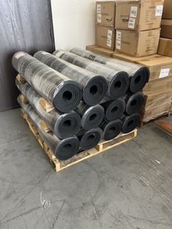 Rubber Flooring Rolls▪️Brand New▪️Different Sizes And Colors▪️ Multiple Available ▪️Click On Our Profile For More Fitness Equipment 