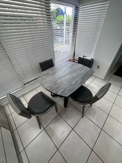 4 seat extendable table