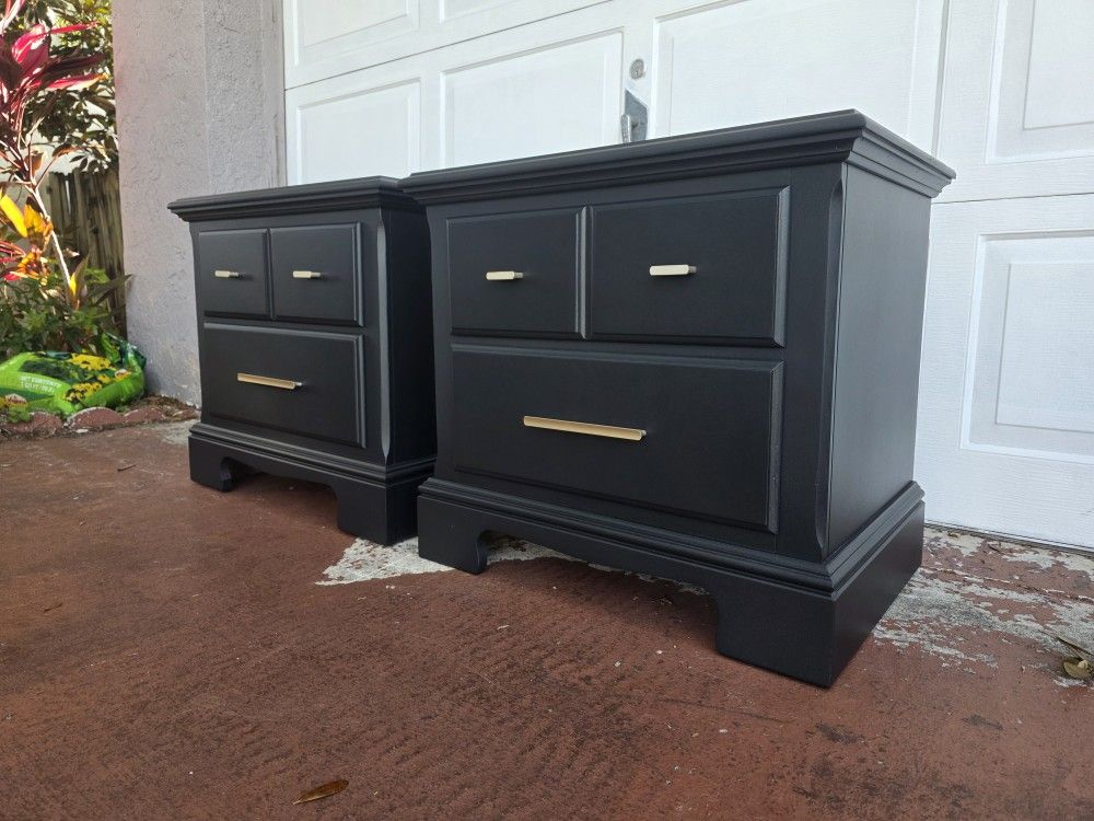 Set Of 2 Thomasville Nightstands Freshly Refinished