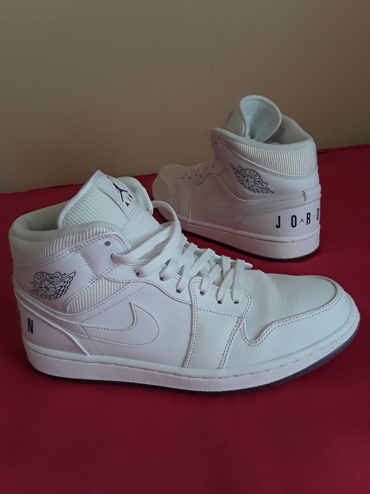 Nike Air Jordan 1 Retro White Concord Size 9 MEN & 10.5 WOMEN