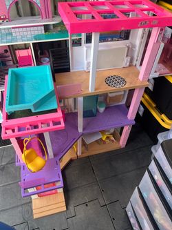 Barbie Dreamhouse Dollhouse Playset