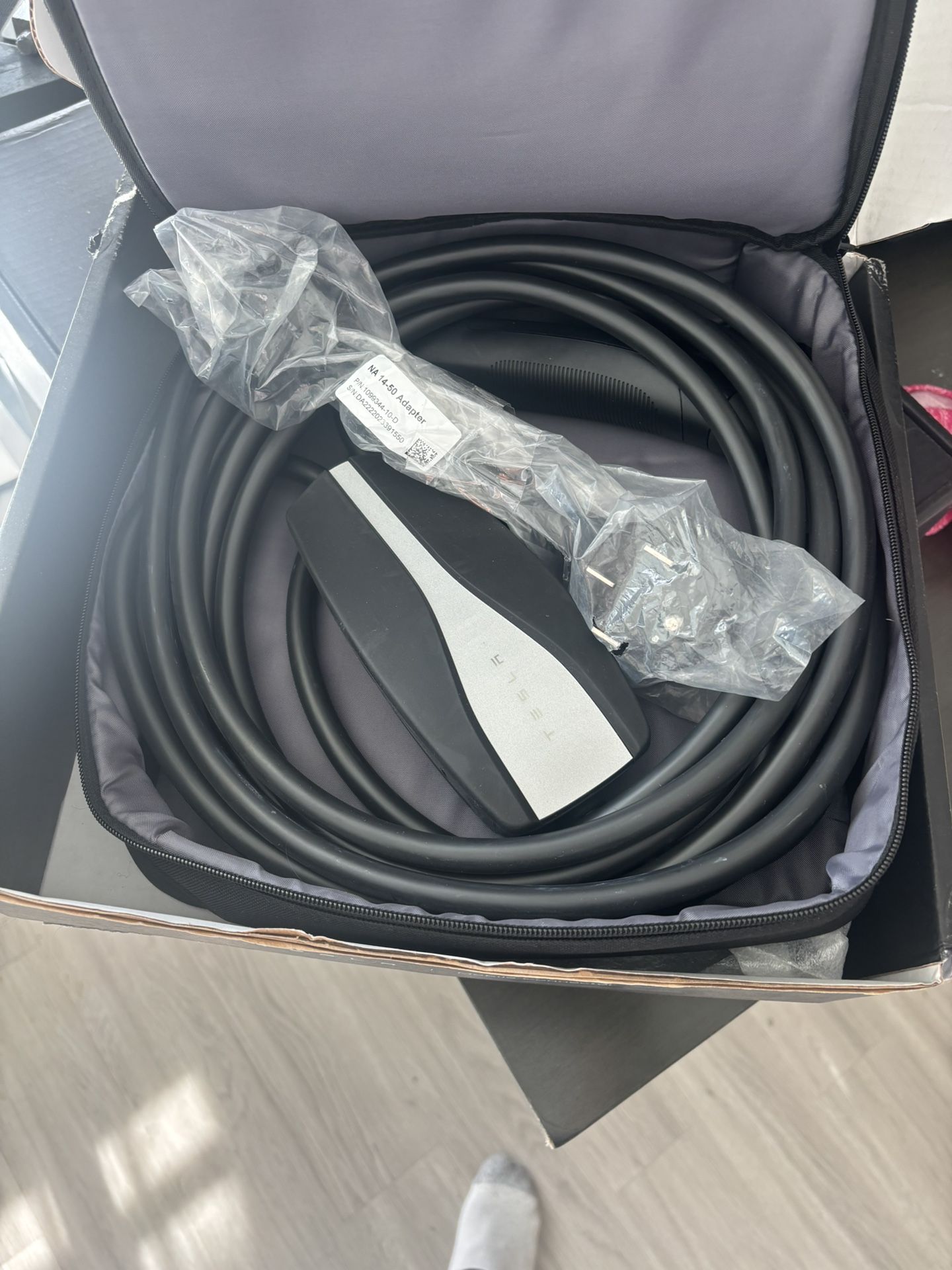 Tesla, mobile connector charger