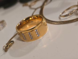 Mens gold band