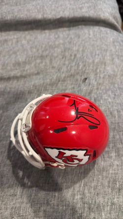 Mini signed tyreek hill helmet. Send offers