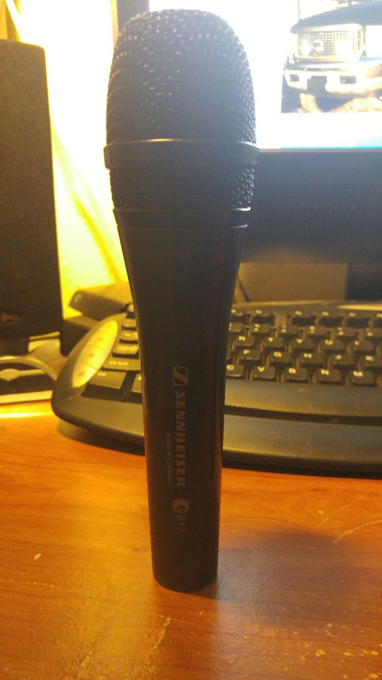 Sennheiser e817