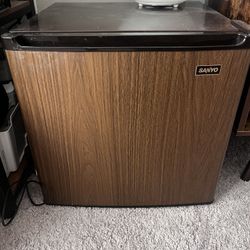 Mini Fridge 