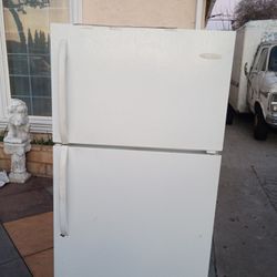 Refrigerator Frigidaire 2 Doors Working Good 