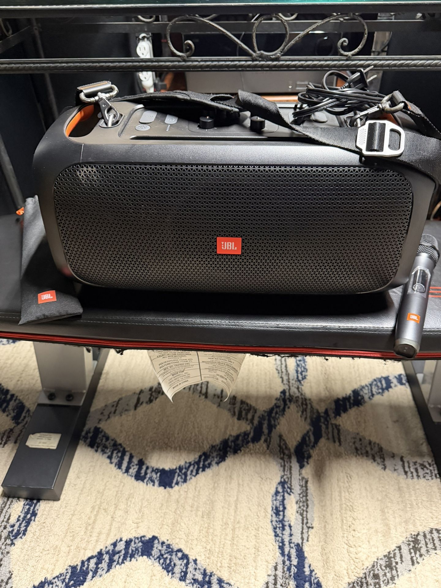 JBL Party Box ON-THE-GO bluetoth speaker
