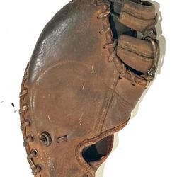 vintage Wards Hawthorne Snag Em first baseman's mitt, likely manufactured in the 1960s. This model was part of the "Snag-Em" line of gloves that featu