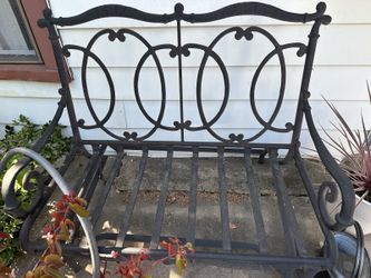 Outdoor metal garden glider/rocker