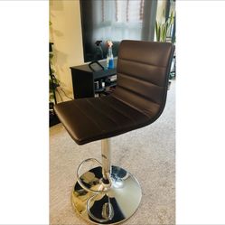 Adjustable Bar Stool / High Chair – Excellent Condition