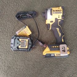 Dewalt Impact drive pila 2.0 y cargador 
