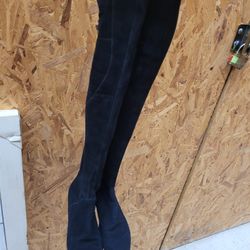 Above Knees Black Suede Boots With Zipper,SIze 9,Great Condition 